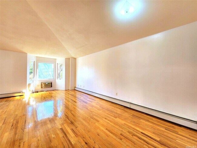 Building Photo - 96-03-96-91 91st Ave