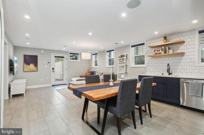 Building Photo - Available Now! Two Bed // Two Bath in Ecki...