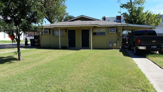 Building Photo - Welch Street Duplex - 1 Bedroom/1 Bath