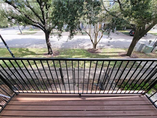 Building Photo - Beautiful Home with a Smart, Functional Fl...