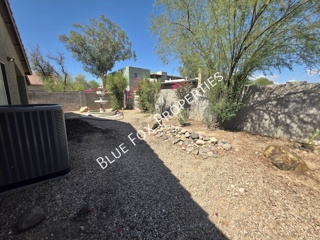 Building Photo - 6078 N Panorama Park Dr