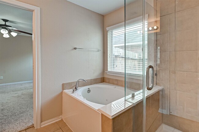 Building Photo - 6402 Black Bamboo Ln