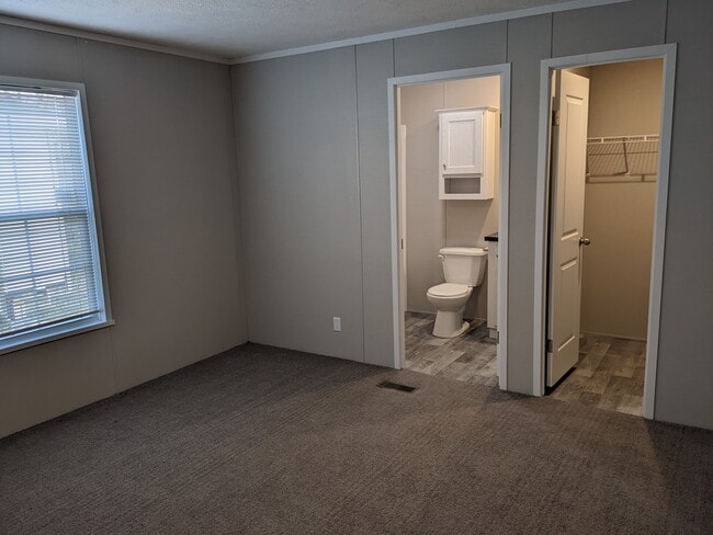 Building Photo - 517 Washington