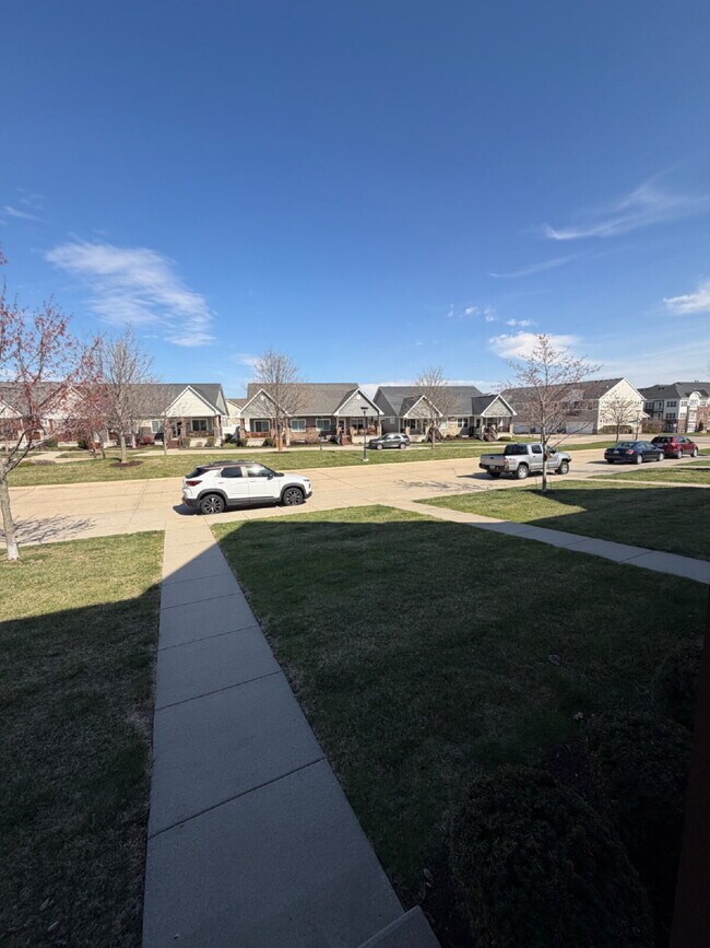 Building Photo - Charming 3-Bed 2.5-Bath Townhouse with Granite Finishes Near Jordan Creek Town Center