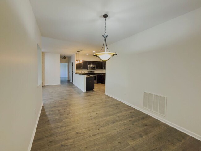 Building Photo - Beautiful Ranch 2 bed/2 bath Condominium
