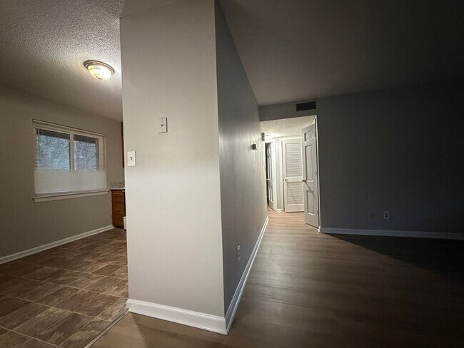 Building Photo - 3328 Pinewood Ave