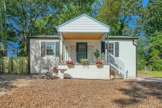 Building Photo - 3099 Delowe Dr