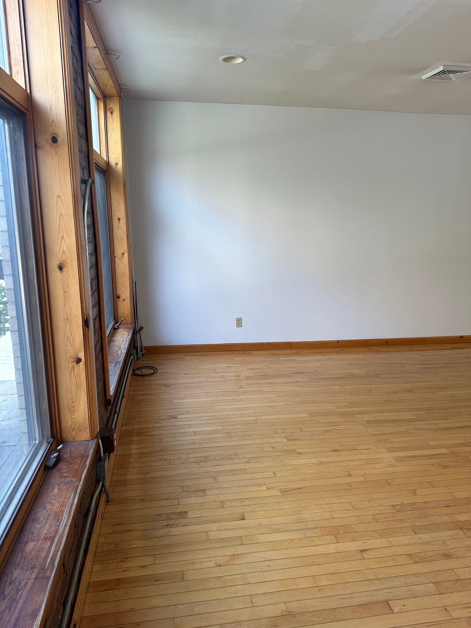 Building Photo - 1844 W 25th St