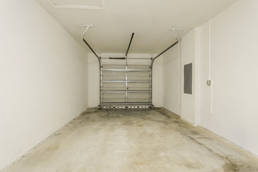 Building Photo - 6168 Whalton St