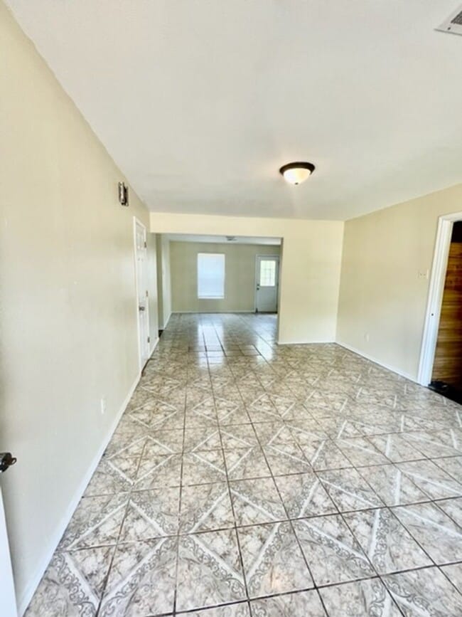 Building Photo - 1342 N 64th St