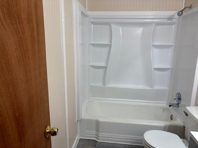 Bathroom - 5713 Norledge Ave