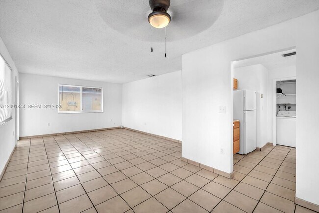 Building Photo - 535 NW 44th Ave