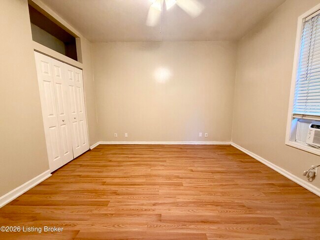 Building Photo - 512 E Elm St