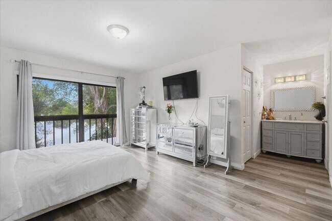 Building Photo - 9240 NW 14th St