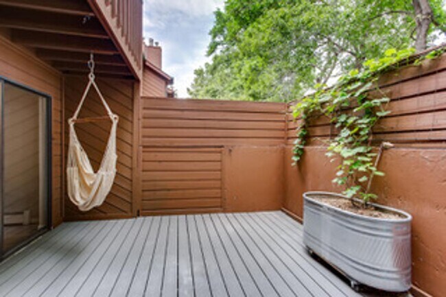 Building Photo - Beautiful 3 Bedroom Townhome in North Boulder