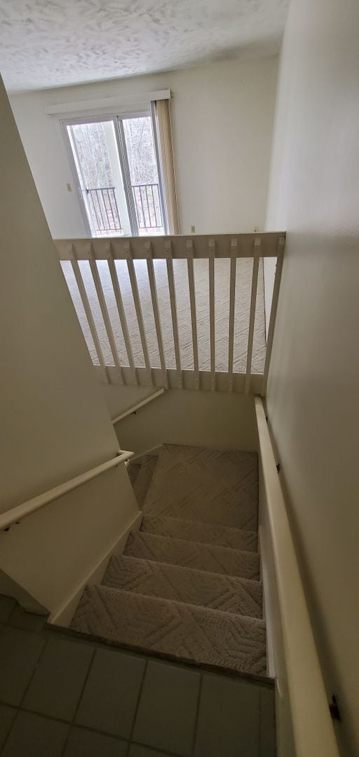 Building Photo - Spacious 3 Bedroom Condo Near Downtown Tra...