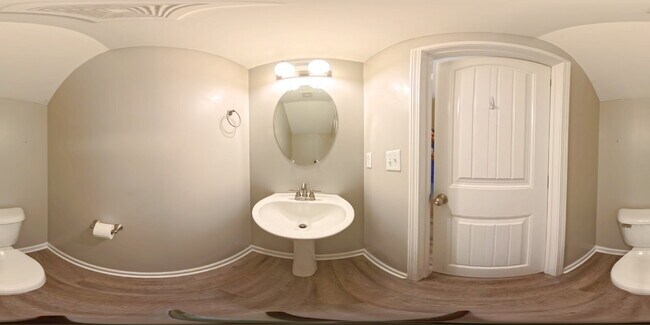 Building Photo - Gated Sango Townhome- Prime Location for Commutes