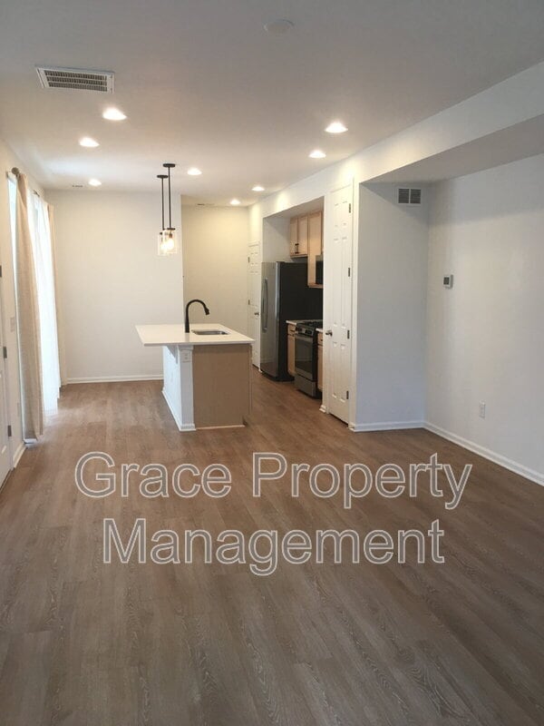 Building Photo - 9681 Truckee St