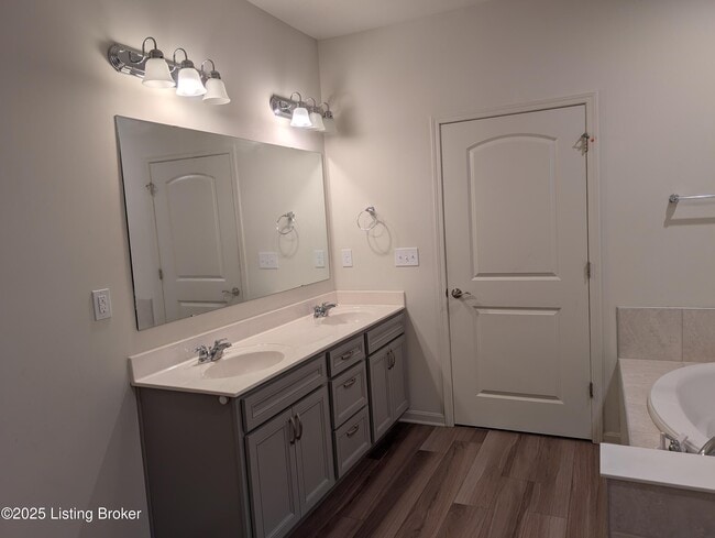 Building Photo - 2861 Hamilton Springs Dr