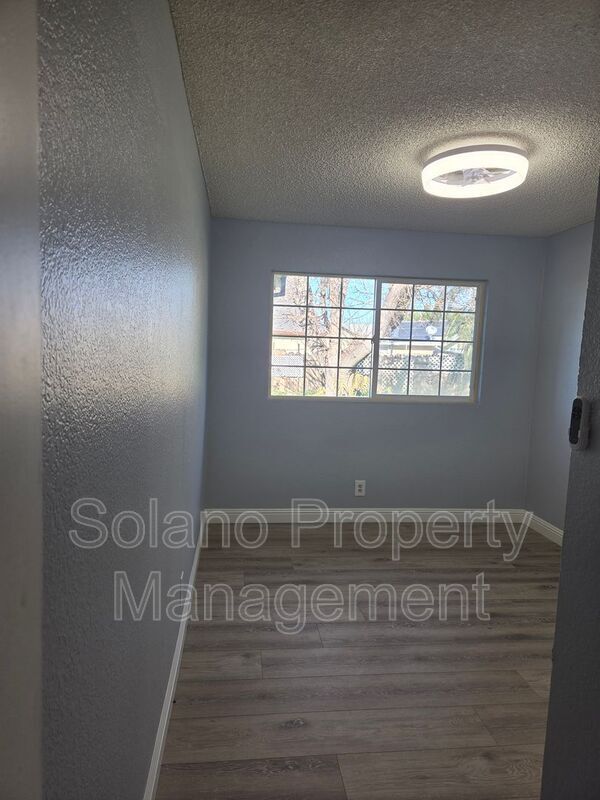 Building Photo - 512 Monterey Dr