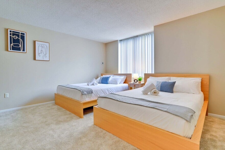 Building Photo - 1201 S Bell St