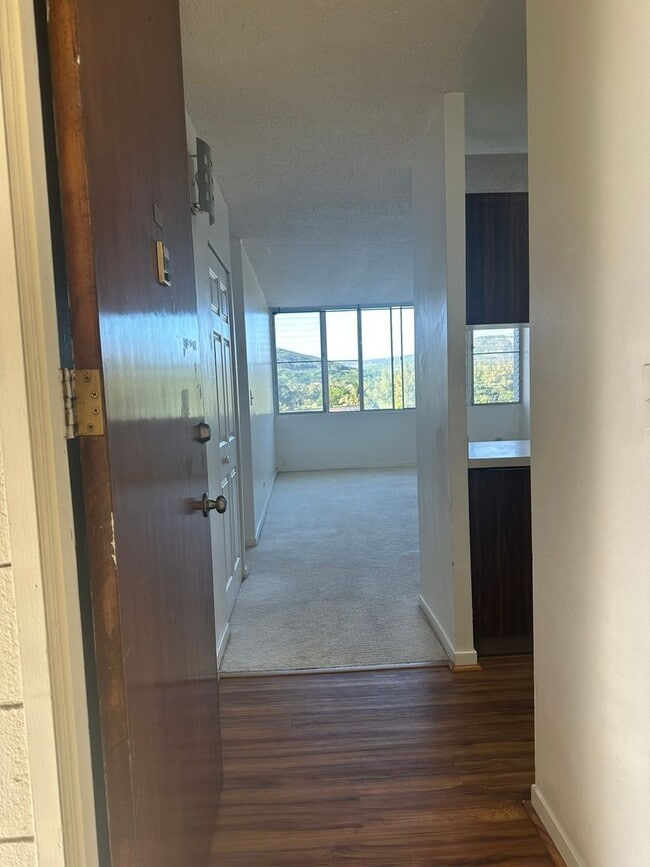 Building Photo - Fairway Gardens – 2 BD / 1 BA / 1 PK Spacious & Convenient Condo Living