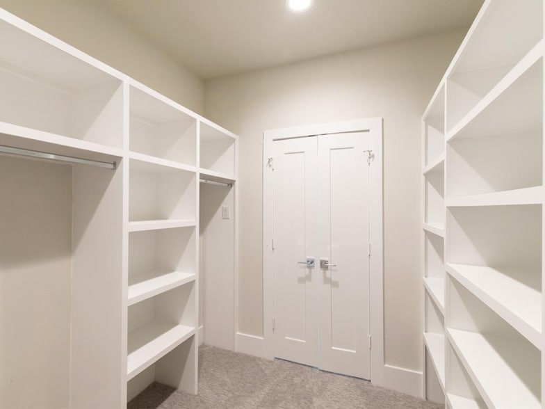 Walkthrough closet attaching master bedroom and master bath - 838 Fisher St