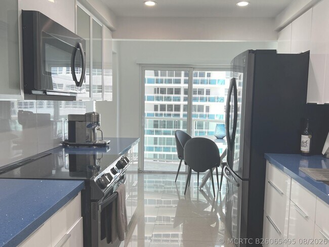 Building Photo - 3410 Galt Ocean Dr