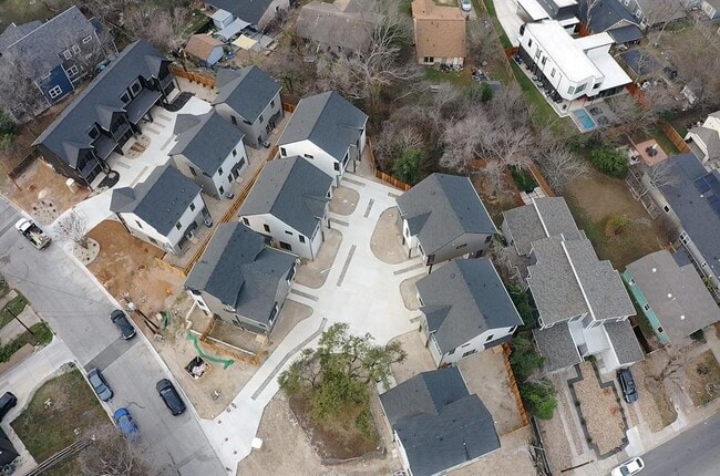 Building Photo - 1736 Bunche Rd