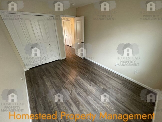 Building Photo - Welcome home! Outstanding Salem location!