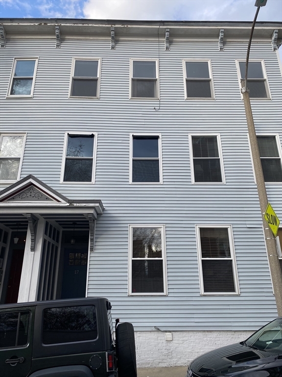 Building Photo - 17 Middle St