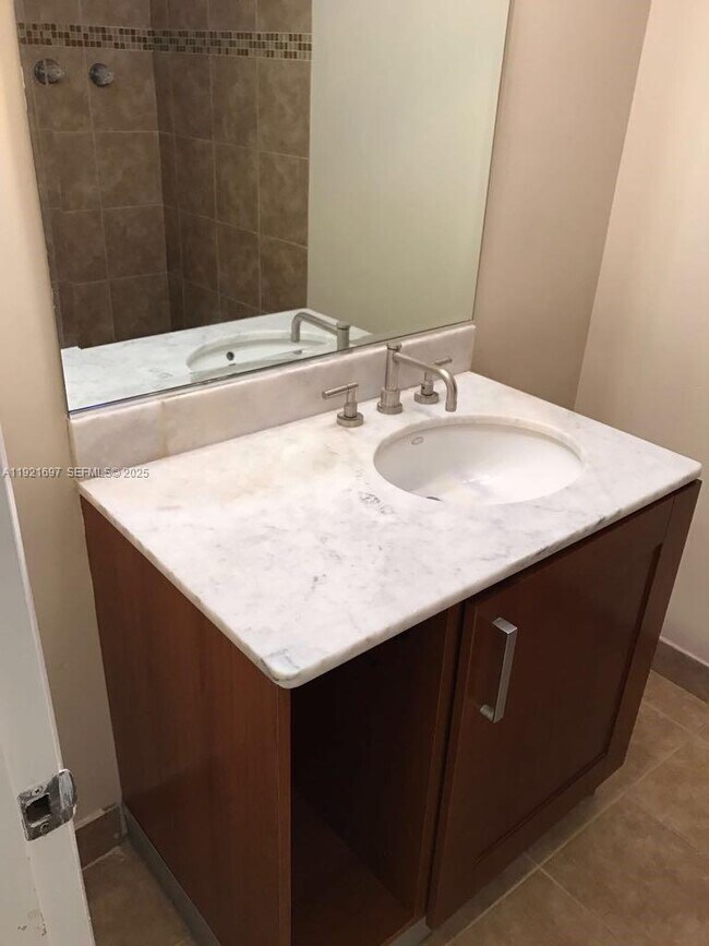 Building Photo - 1450 NE 191st St