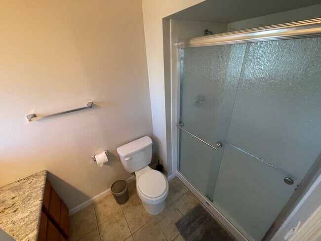 Building Photo - Beautiful Condo in Gated Community