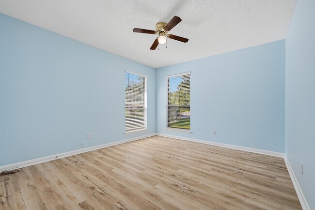 Building Photo - 349 Primrose Cir