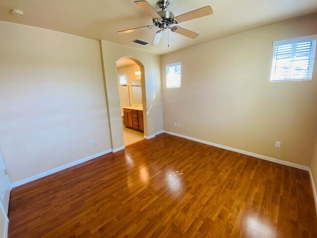 Building Photo - Gorgeous Condo on Sheldon