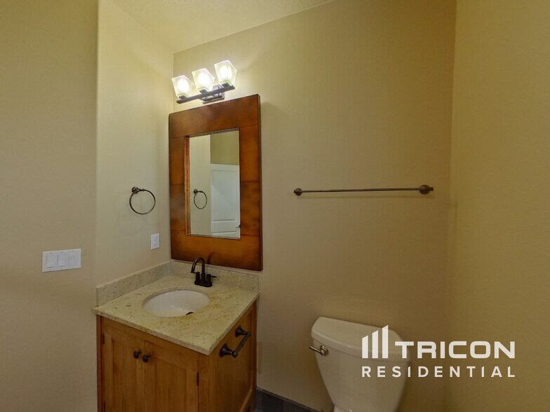 Building Photo - 11593 SE Waterleaf Dr