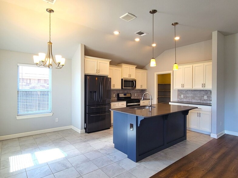 Building Photo - 18641 Cantar Dr