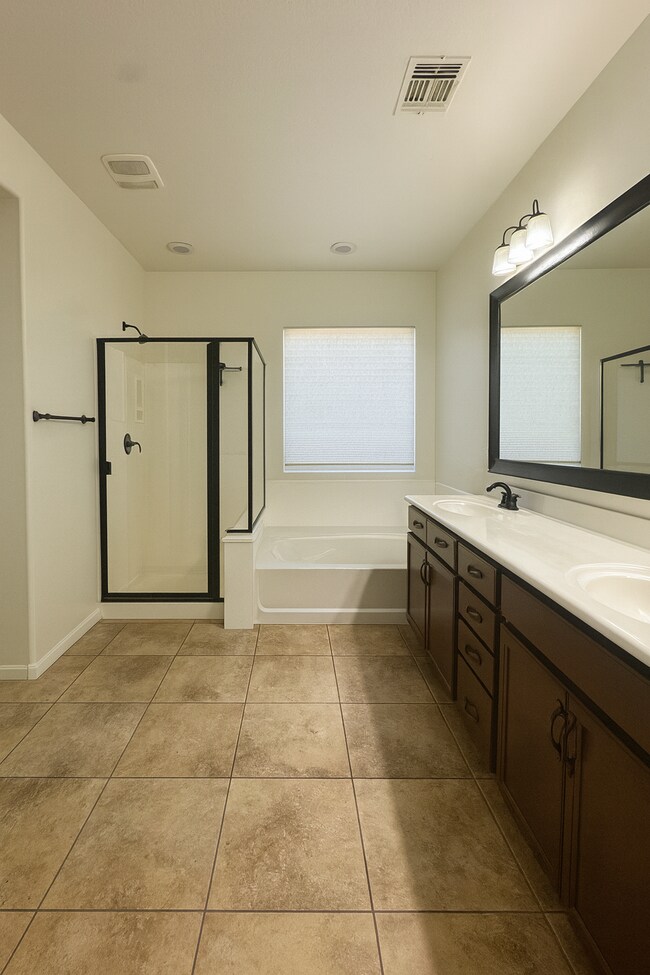 Building Photo - 910 S 199th Ln