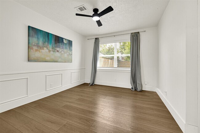Building Photo - 723 Loire Ln