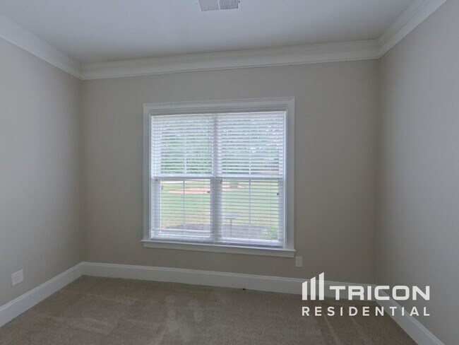 Building Photo - 105 Jaclaire Ln