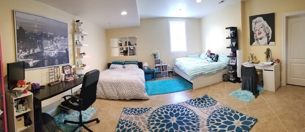 Building Photo - 16114 Nursery Ln