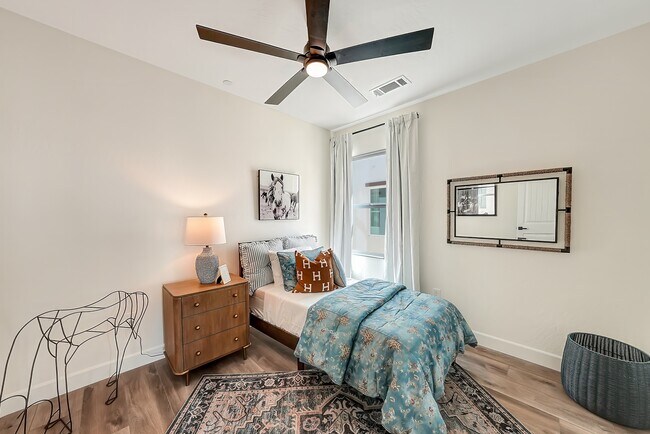 Building Photo - 143 N Un St