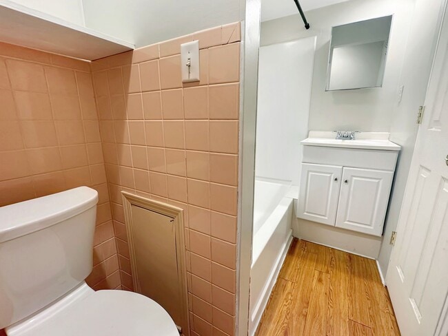 Building Photo - 106 W Church St