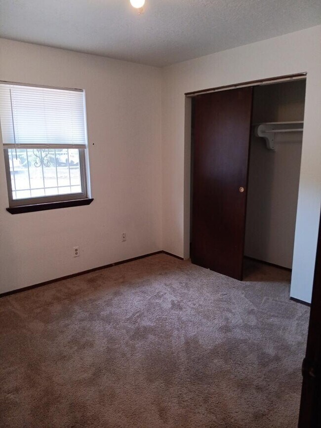 Building Photo - 2313 Raymac Rd SW
