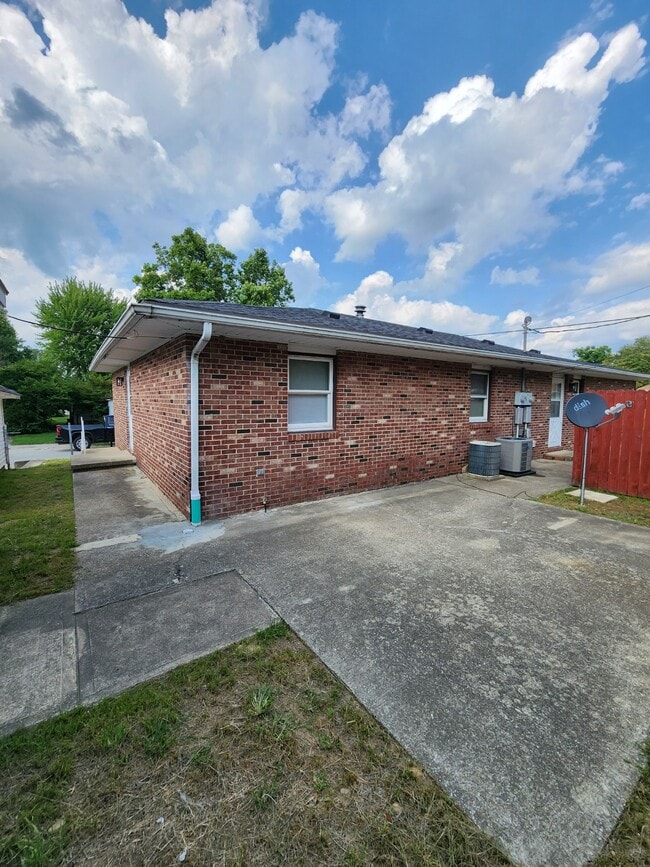 Building Photo - 61 E Park St