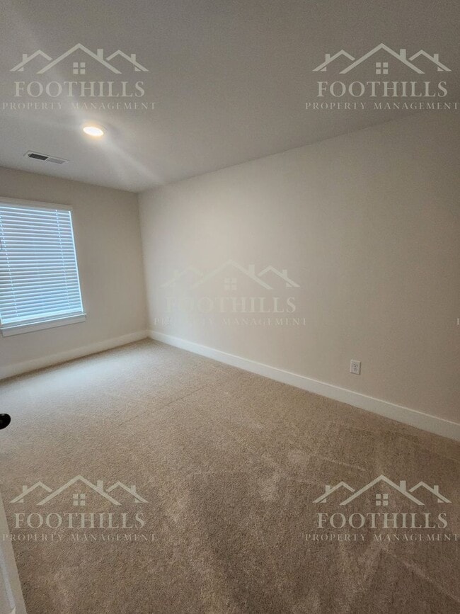 Building Photo - 253 Silo Rdg Dr