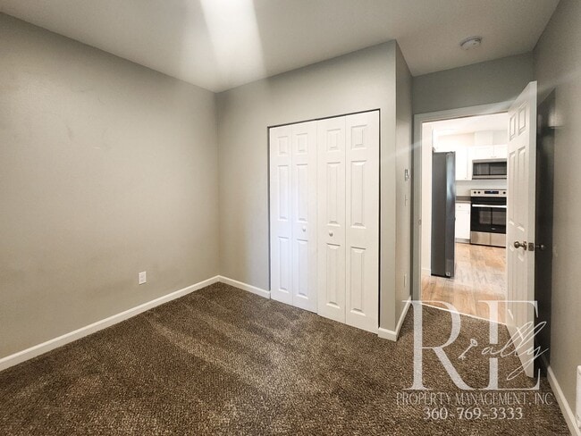 Building Photo - Quality Remodeled 2-Bed in Prime Location