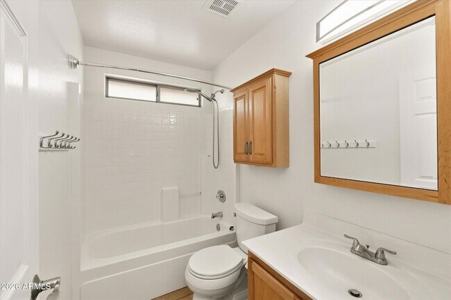 Building Photo - 2212 E Vista Bonita Dr