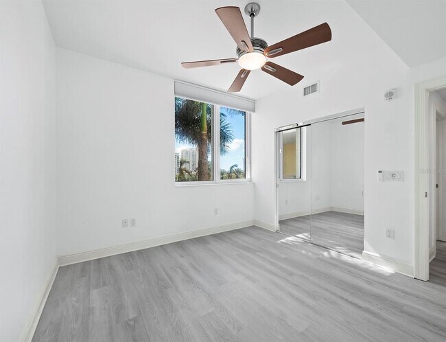 Building Photo - 800 N Tamiami Trl