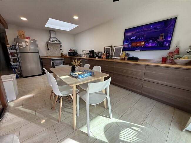 Building Photo - 7672 Amazon Dr